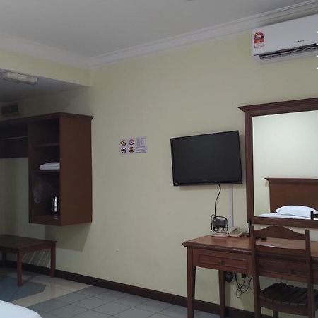 The Upper Deck Hotel Kudat Bagian luar foto