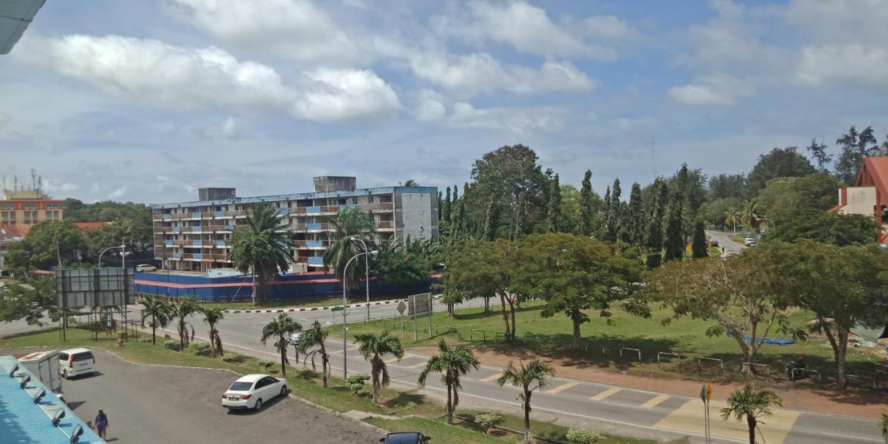 The Upper Deck Hotel Kudat Bagian luar foto