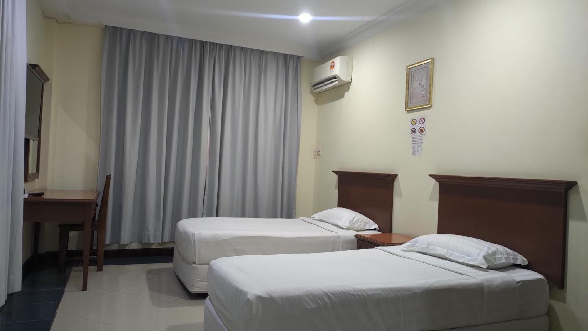 The Upper Deck Hotel Kudat Bagian luar foto