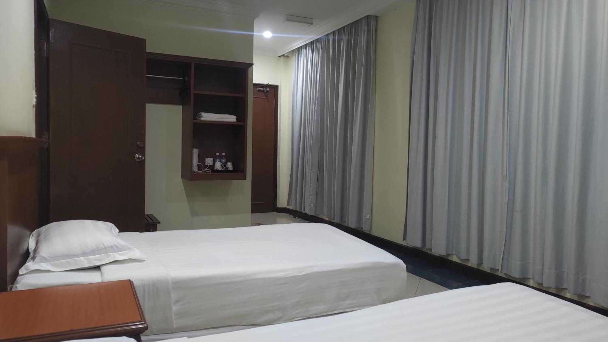 The Upper Deck Hotel Kudat Bagian luar foto