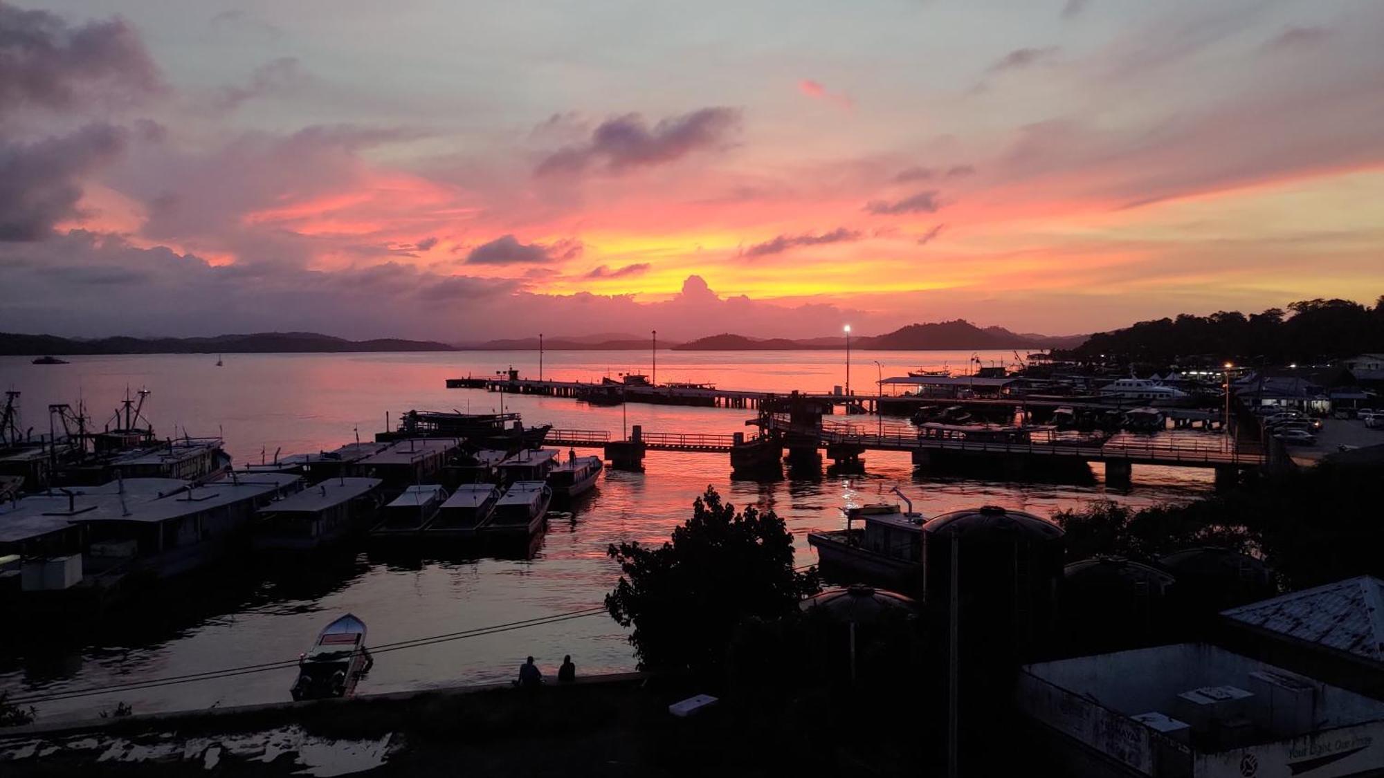 The Upper Deck Hotel Kudat Bagian luar foto